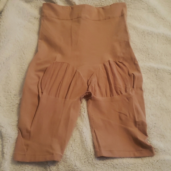 2 Compression garment shape wear. - Picture 2 of 4